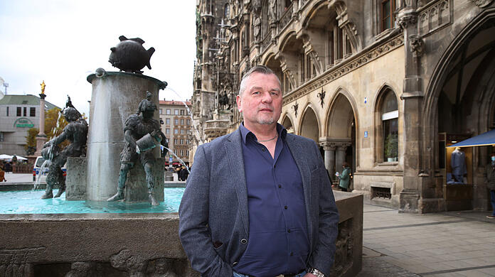 "Ich habe auch Verständnis für die Finanzsorgen der Stadt": Thomas Niederbühl vor dem Rathaus. (Archivbild)