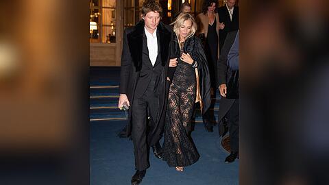 Kate Moss und ihr langjähriger Partner Nikolai von Bismarck in Paris.