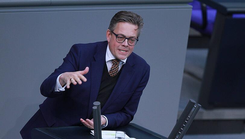 Der Vorsitzende des Parlamentarischen Kontrollgremiums Konstantin von Notz blickt gespannt auf das Urteil in Münster. Der Vorsitzende des Parlamentarischen Kontrollgremiums Konstantin von Notz blickt gespannt auf das Urteil in Münster.