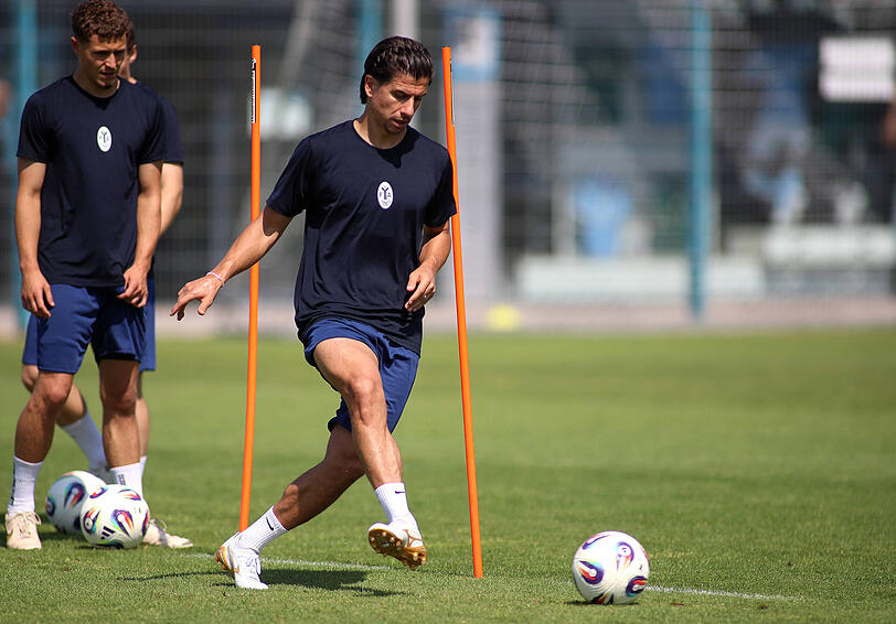Gab schon im Training den j&uuml;ngeren Spielern Anweisungen: Tunay Deniz.
