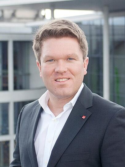 Florian Post (SPD): &bdquo;Ich stimme für den Antrag der Gruppe Hintze/Reimann/Lauterbach (Vorschlag 3), weil dieser als einziger sowohl eine weitgehende Liberalisierung der Sterbehilfe als auch die Straffreiheit der behandelnden Ärzte sicherstellt. Auch ist durch diesen Antrag gewährleistet, dass eine Kommerzialisierung der Sterbehilfe nicht in Frage kommt.&ldquo;