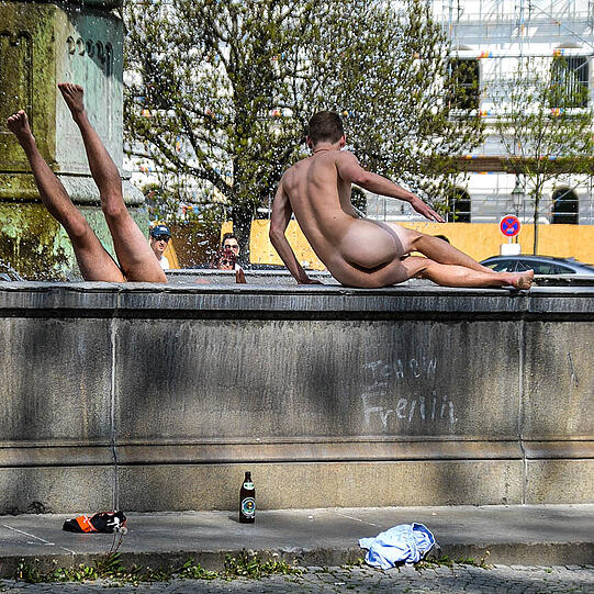 Die Nackedeis vom Geschwister-Scholl-Platz. Die Bilder.