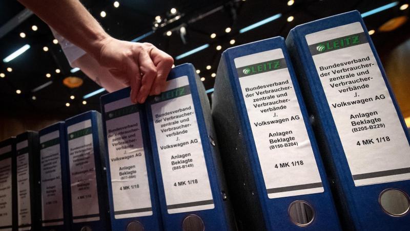 Aktenordner zur Musterfeststellungsklage des Bundesverbands der Verbraucherzentralen und Verbraucherverbände gegen VW. Aktenordner zur Musterfeststellungsklage des Bundesverbands der Verbraucherzentralen und Verbraucherverbände gegen VW.
