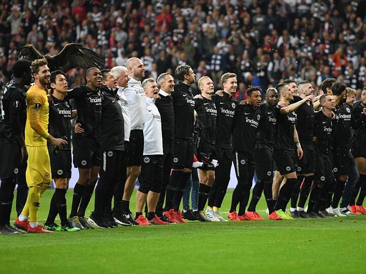 Die Frankfurter feierten ausgelassen den Sieg gegen Benfica Lissabon.