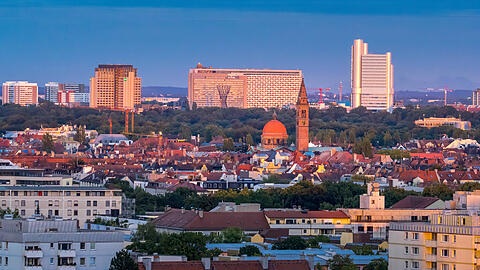 Blick vom Olympiaberg auf die Stadt München: "Lebendige Orte sind für mich dynamische Orte, die sich ändern können über die Zeit", sagt Leonard Steidle.