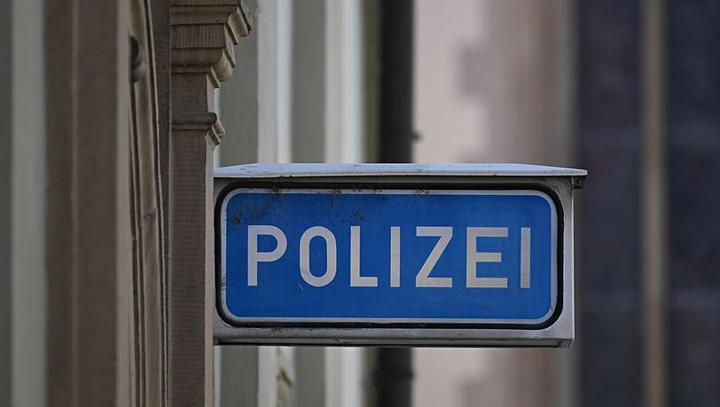 In der Polizeiinspektion 21 in der Au wurde ein Beamter von einem 45-Jährigen angegriffen. (Symbolfoto) In der Polizeiinspektion 21 in der Au wurde ein Beamter von einem 45-Jährigen angegriffen. (Symbolfoto)