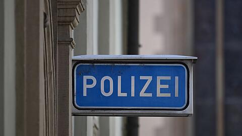 In der Polizeiinspektion 21 in der Au wurde ein Beamter von einem 45-Jährigen angegriffen. (Symbolfoto)