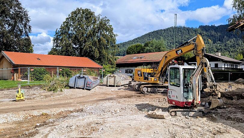 Baugrube statt Garten: Kies ist aufgeschüttet worden. Baugrube statt Garten: Kies ist aufgeschüttet worden.