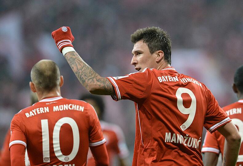 MARIO MANDZUKIC NOTE 2
Ein Pass durch ganz viele Beine in den Lauf vor Robbens 2.0. Eine Vorlage, eines Spielmachers würdig.  Besorgte dann das 3:0 per Kopf selbst, vergab danach aber fünf ganz dicke Chancen, holte dafür aber auch den Elfmeter zum 5:1 heraus.