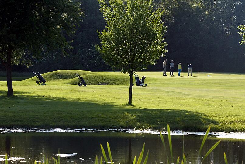 Gesellige Runde auf dem Golfplatz Eschenried - Bahn 2