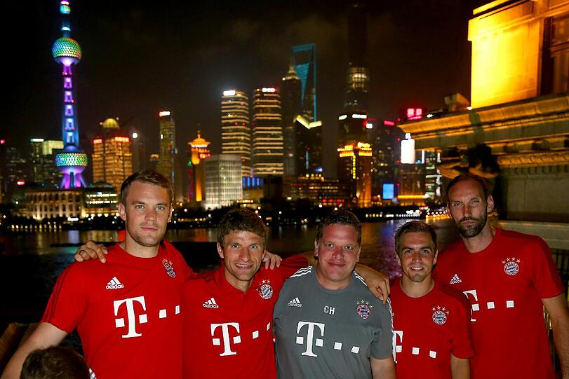 Die Bayern-Stars haben Spaß - über den Dächern von Shanghai. Die Bilder der AUDI Night