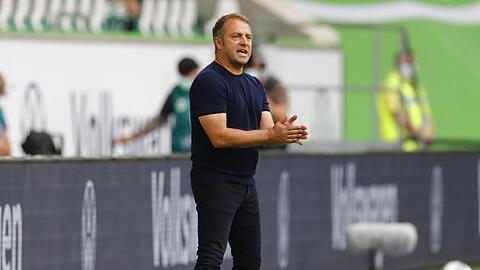 Trainer Hansi Flick von Bayern gestikuliert am Spielfeldrand. Foto: Kai Pfaffenbach/Reuters-Pool/dpa/Archivbild