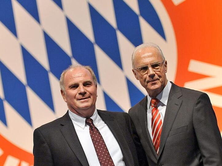 Franz Beckenbauer (re.) ist mit Uli Hoeneß nicht immer einer Meinung. Doch ihr Verhältnis beschreibt der Ehrenpräsident als "glänzend".