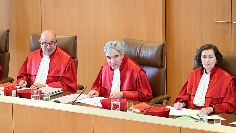 Das Gericht prüft drei Klagen von Telekommunikationsanbietern. Das Gericht prüft drei Klagen von Telekommunikationsanbietern.