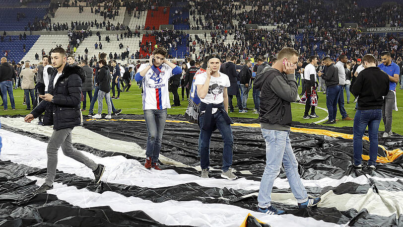 Vor der Partie Lyon gegen Besiktas spielten sich irre Szenen ab. Die Bilder.