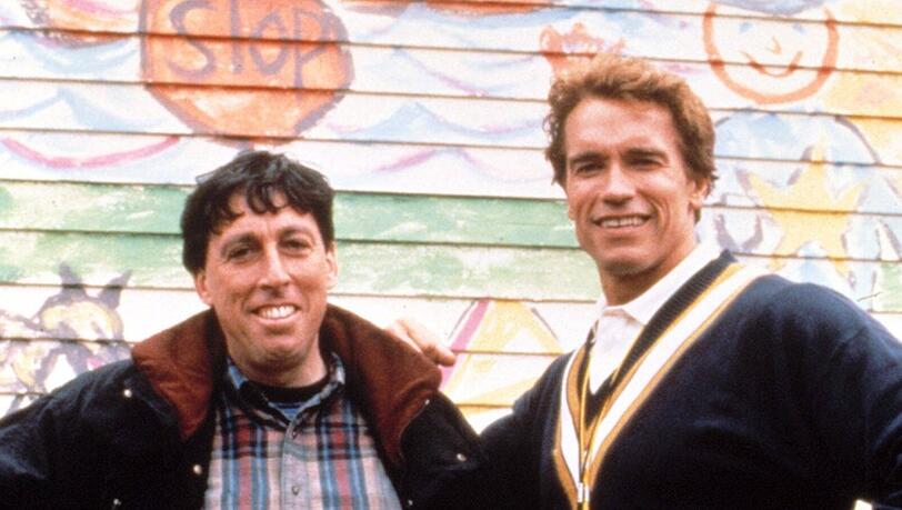 Ivan Reitman (l.) und Arnold Schwarzenegger bei den Dreharbeiten zu "Kindergarten Cop" (1990).