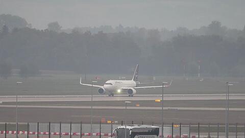 Am Morgen wurde der Flugbetrieb wieder aufgenommen.