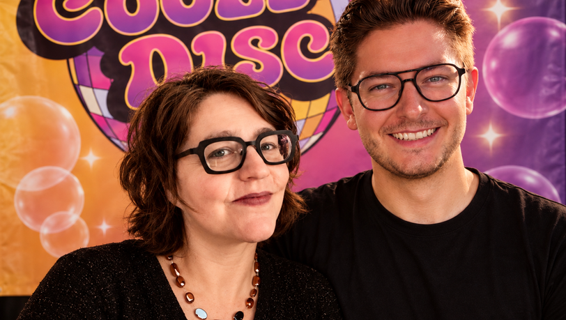 Boomerin Nicole Wagner und Partymacher Christian Kronseder, der der Gen-Z angehört, veranstalten die "Coole Disco“ für die Generation Ü50. Boomerin Nicole Wagner und Partymacher Christian Kronseder, der der Gen-Z angehört, veranstalten die "Coole Disco“ für die Generation Ü50.