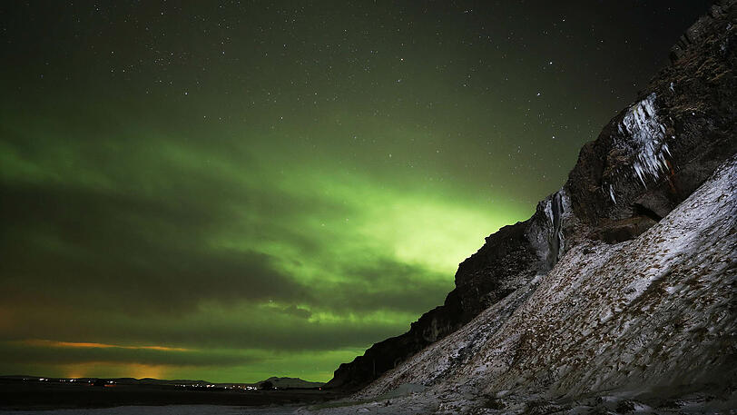Zu den Polarlichtern gehören neben Nordlichtern auch Südlichter.