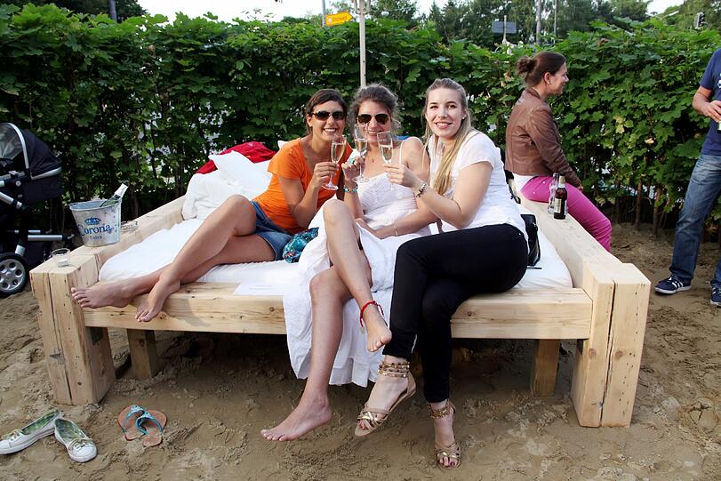 Viele freuen sich über die Strandbar...