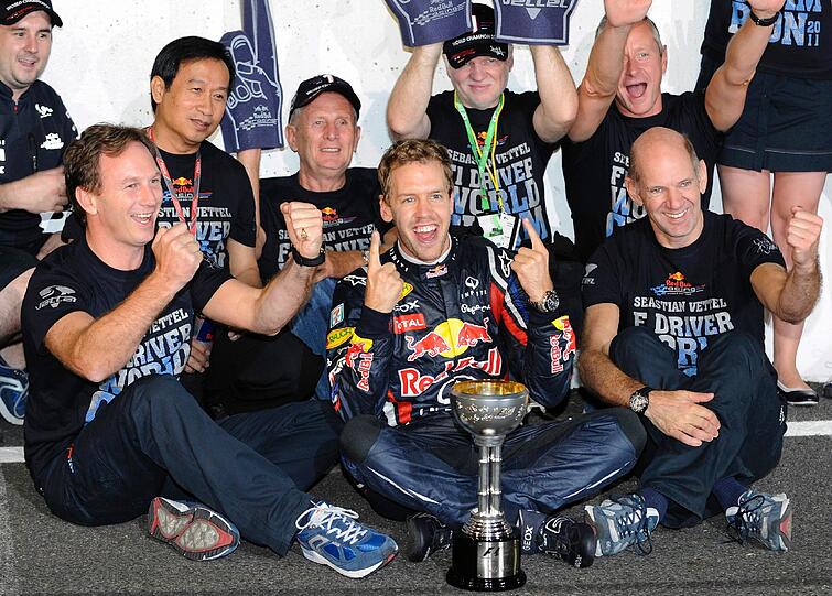 Die ganz große Vettel-Party: So lässt es der alte neue Weltmeister in Suzuka krachen. Die Bilder