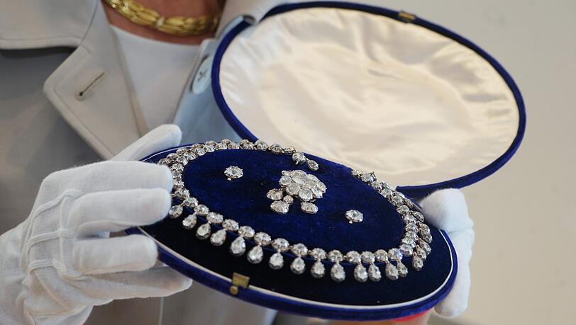 Eine Diamanten-Parure, die einst im Besitz der Prinzessin Louise von Frankreich war Eine Diamanten-Parure, die einst im Besitz der Prinzessin Louise von Frankreich war