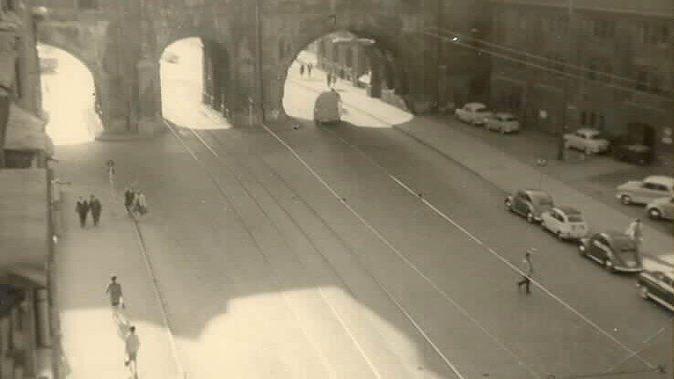 1959: Die Torbögen des alten Verkehrsministeriums.