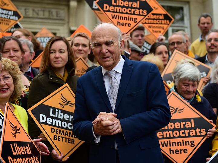 Der Chef der Liberaldemokraten, Vince Cable, sieht sich als Gewinner der Wahlen.