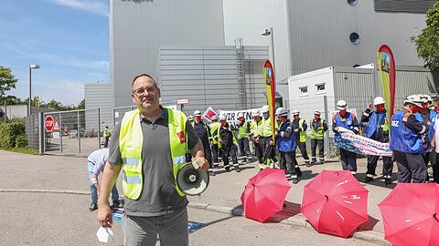 Martin Marcinek von Verdi fordert, dass die osteuropäischen Arbeiter wie deutsche bezahlt werden.