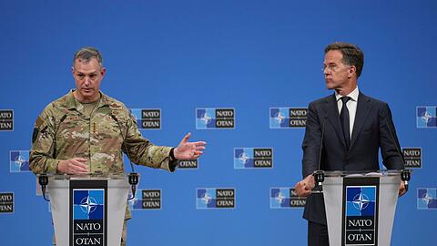 Kündigten eine neue Nato-Operation an: Generalsekretär Mark Rutte (r) und der Oberste Alliierte Befehlshaber Europa, General Alexus Grynkewich.
