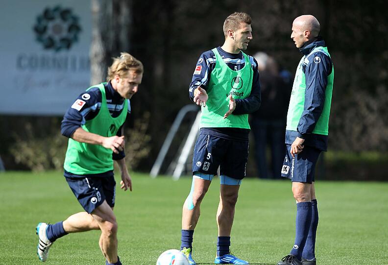 Mit dem Aston-Martin-Logo auf der Brust: Guillermo Vallori hat zum ersten Mal mit den Löwen traininert. So hat er sich angestellt: Die Bilder