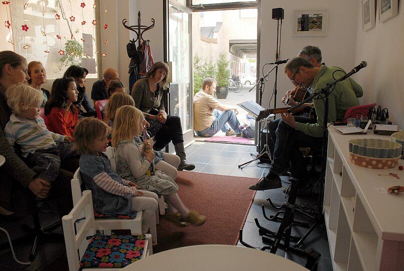 Der Familiennachmittag im KEKKO Kreativ mit bayerischer Musik.