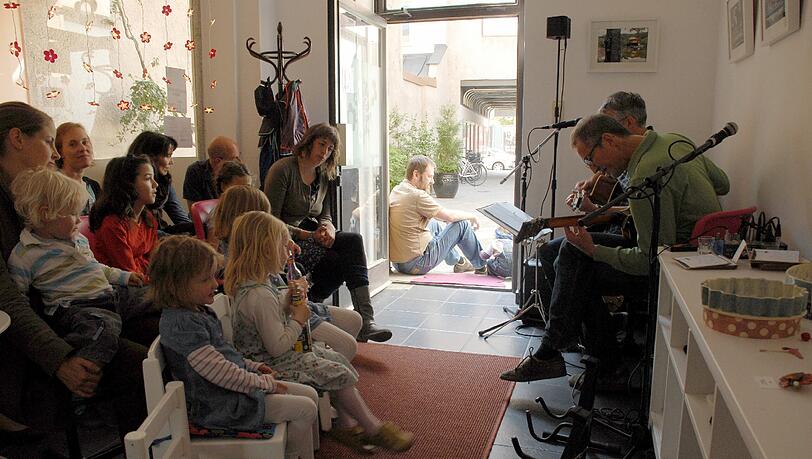 Der Familiennachmittag im KEKKO Kreativ mit bayerischer Musik. Der Familiennachmittag im KEKKO Kreativ mit bayerischer Musik.