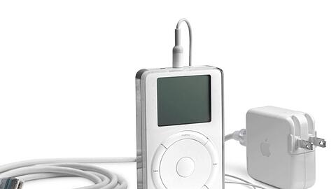 Der erste iPod, den der damalige Apple-Chef Steve Jobs am 23. Oktober 2001 vorgestellt hat, enthielt eine 5-Gigabyte-Festplatte und konnte dank MP3-Komprimierung rund 1000 Musikstücke speichern.