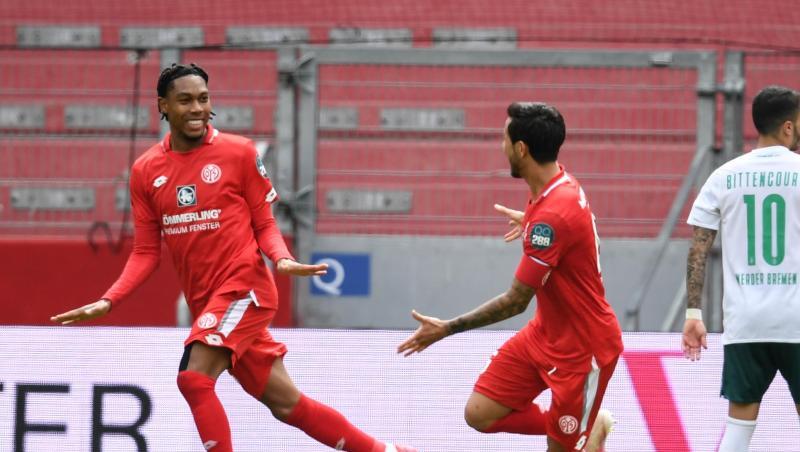 Die Mainzer Jean-Paul Boetius (l) und Danny Latza bejubeln das 2:0. Die Mainzer Jean-Paul Boetius (l) und Danny Latza bejubeln das 2:0.