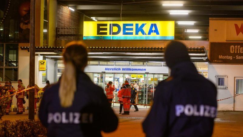Nach tödlichen Schüssen im niederbayerischen Abensberg hat die Polizei zwei Menschen festgenommen. Nach tödlichen Schüssen im niederbayerischen Abensberg hat die Polizei zwei Menschen festgenommen.