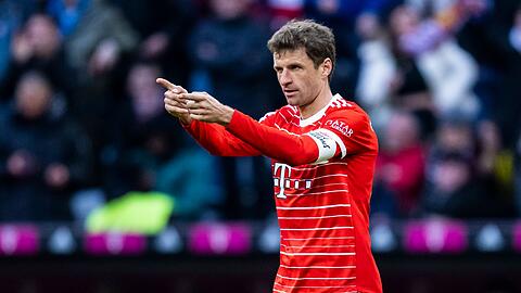 Münchens Thomas Müller jubelt nach seinem Tor zum 3:0.