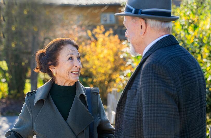 Attraktiver Neuzugang bei "Sturm der Liebe": Werner (Dirk Galuba, rechts) ist hin und weg, als Mona (Daniela Ziegler) begegnet. Attraktiver Neuzugang bei "Sturm der Liebe": Werner (Dirk Galuba, rechts) ist hin und weg, als Mona (Daniela Ziegler) begegnet.