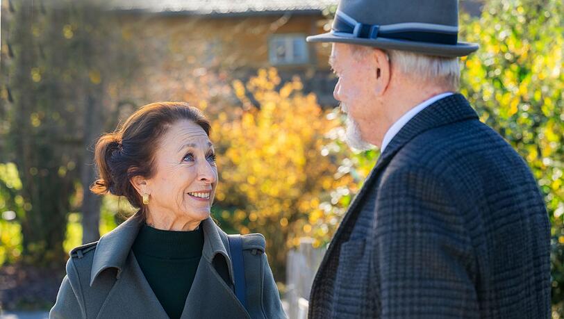 Attraktiver Neuzugang bei "Sturm der Liebe": Werner (Dirk Galuba, rechts) ist hin und weg, als Mona (Daniela Ziegler) begegnet. Attraktiver Neuzugang bei "Sturm der Liebe": Werner (Dirk Galuba, rechts) ist hin und weg, als Mona (Daniela Ziegler) begegnet.