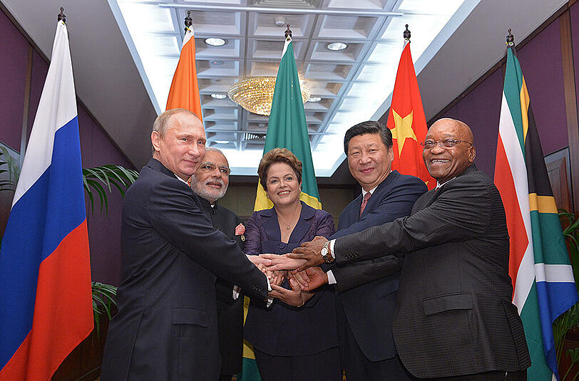 BRICS-Vertreter: Der russische Präsident Putin (l) und seine Amtskollegen (v.r.) aus Südafrika, Jacob Zuma, China, Xi Jinping, Brasilien, Dilma Rouseff sowie Indiens Premierminister Narendra Modi.