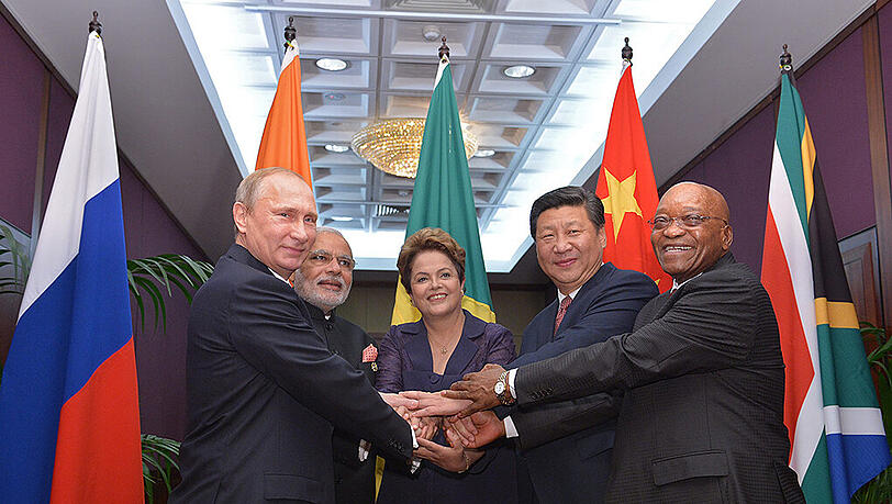 BRICS-Vertreter: Der russische Präsident Putin (l) und seine Amtskollegen (v.r.) aus Südafrika, Jacob Zuma, China, Xi Jinping, Brasilien, Dilma Rouseff sowie Indiens Premierminister Narendra Modi. BRICS-Vertreter: Der russische Präsident Putin (l) und seine Amtskollegen (v.r.) aus Südafrika, Jacob Zuma, China, Xi Jinping, Brasilien, Dilma Rouseff sowie Indiens Premierminister Narendra Modi.