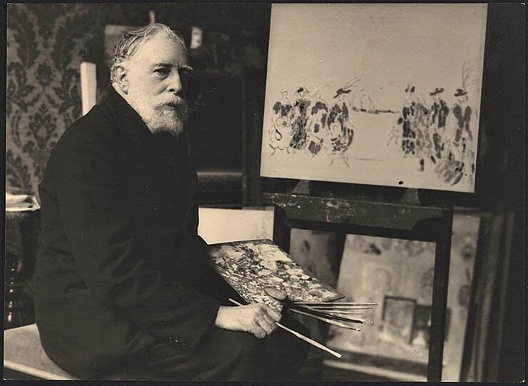 James Ensor im hohen Alter an der Staffelei.