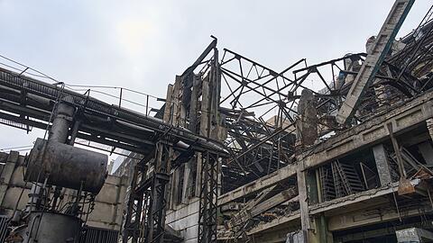 Immer wieder sind Kraftwerksanlagen in der Ukraine Ziel russischer Angriffe aus der Luft. (Archivbild)