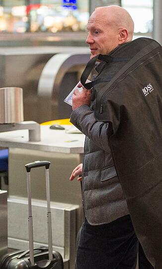 Die Bayern-Stars checken am Flughafen München ein. Sie sind unterwegs ins Trainingslager nach Doha/Katar. Die Bilder vom Abflug.