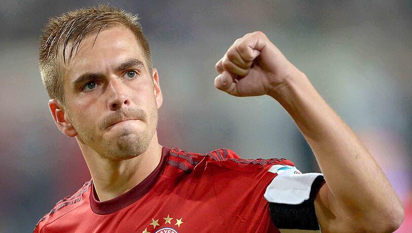 Philipp Lahm gehörte zum FC Bayern wie fast kein zweiter. Bereits als Elfjähriger wechselte der gebürtige Münchner zu den Bayern und gewann mit ihnen unter anderem das Triple. Als deutscher Nationalspieler wurde er im darauffolgenden Jahr Weltmeister. 2017 beendete er schließlich seine Fußballkarriere. Philipp Lahm gehörte zum FC Bayern wie fast kein zweiter. Bereits als Elfjähriger wechselte der gebürtige Münchner zu den Bayern und gewann mit ihnen unter anderem das Triple. Als deutscher Nationalspieler wurde er im darauffolgenden Jahr Weltmeister. 2017 beendete er schließlich seine Fußballkarriere.