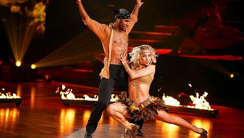 Tijan Njie und Kathrin Menzinger dürfen auch im Halbfinale tanzen. Tijan Njie und Kathrin Menzinger dürfen auch im Halbfinale tanzen.