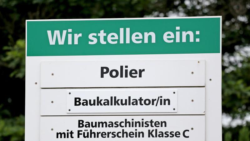 Freie Stellen bei einer Baufirma: Die anhaltende Konjunkturschwäche wirft immer längere Schatten auf den deutschen Arbeitsmarkt. Freie Stellen bei einer Baufirma: Die anhaltende Konjunkturschwäche wirft immer längere Schatten auf den deutschen Arbeitsmarkt.