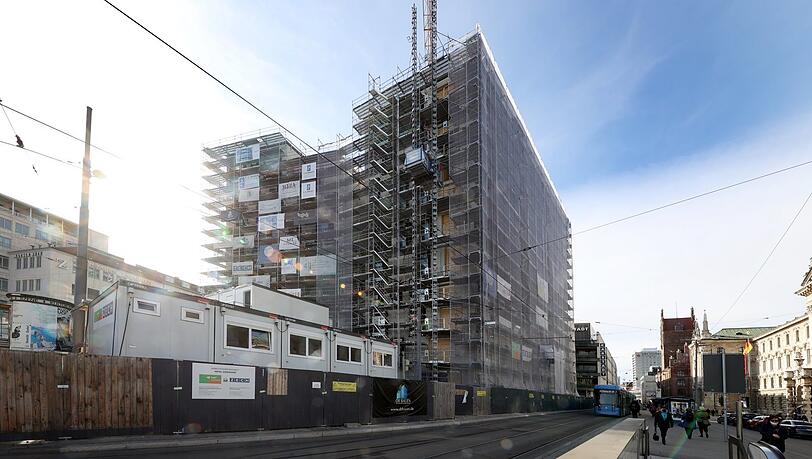 Der neue Königshof nimmt langsam Gestalt an. Der neue Königshof nimmt langsam Gestalt an.
