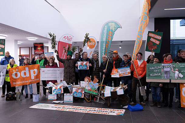 Die Bürgerinitiative "Grünflächen erhalten" hat rund 60.000 Unterschriften für ihr Bürgerbegehren beim Kreisverwaltungsreferat eingereicht. (Archiv) Die Bürgerinitiative "Grünflächen erhalten" hat rund 60.000 Unterschriften für ihr Bürgerbegehren beim Kreisverwaltungsreferat eingereicht. (Archiv)