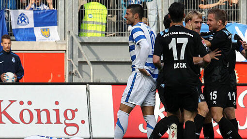 Sie haben das Jubeln noch nicht verlernt: Die Spieler des TSV 1860 München nach dem 1:0-Führungstreffer im Süpiel gegen den MSV Duisburg. Sie haben das Jubeln noch nicht verlernt: Die Spieler des TSV 1860 München nach dem 1:0-Führungstreffer im Süpiel gegen den MSV Duisburg.